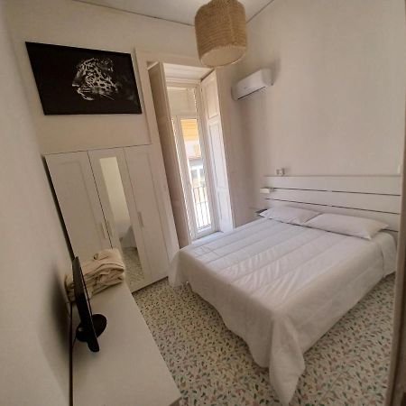 A Casa Di Nonna Ida, Nel Cuore Pulsante Di Napoli ภายนอก รูปภาพ