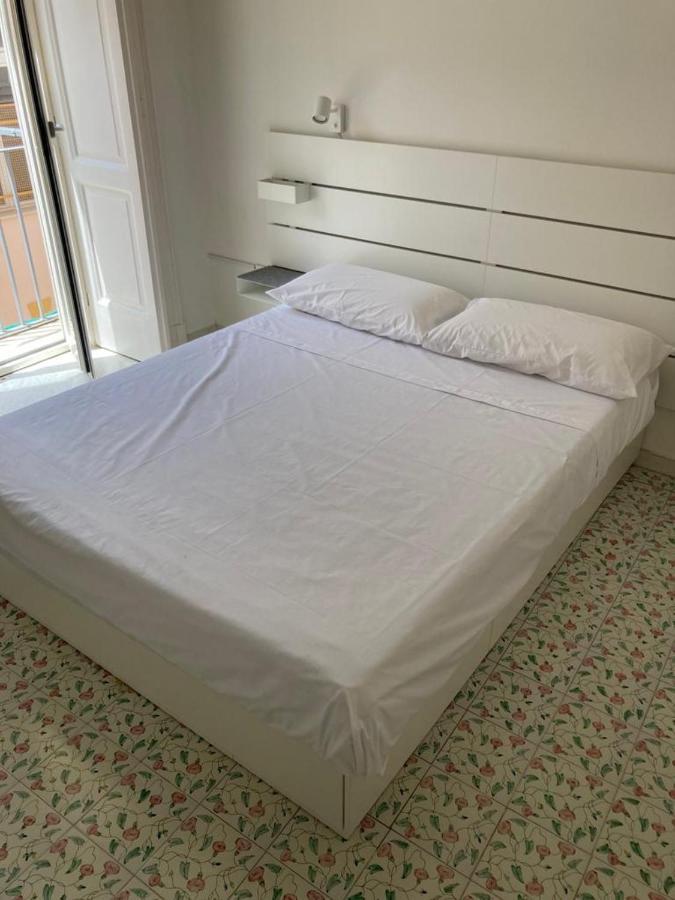 A Casa Di Nonna Ida, Nel Cuore Pulsante Di Napoli ภายนอก รูปภาพ
